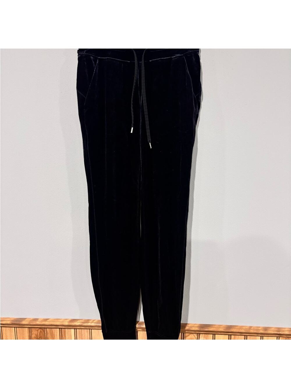 Lululemon Ready to Crush Velour Joggers - Black - Size 4